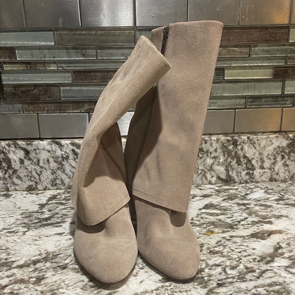 Elegant Tan Suede Women's Boots